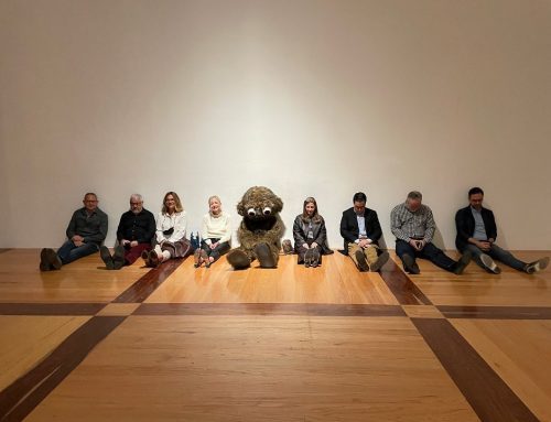 Líderes culturales recorren la exposición de Mario García Torres en MARCO